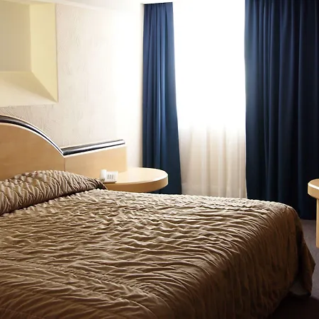 Porto Novo Hotel & Suites